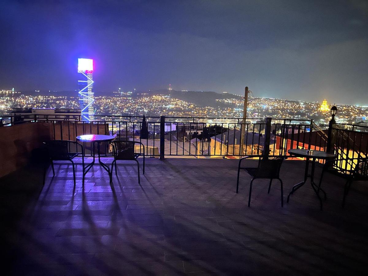 9 Borbalo Street Apartment With Terrace Tbiliszi Kültér fotó