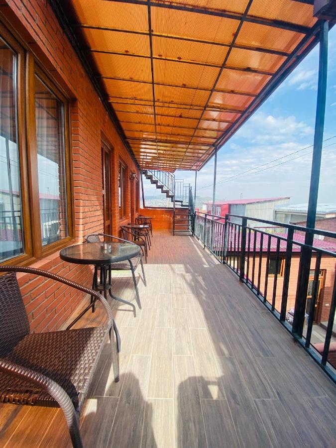 9 Borbalo Street Apartment With Terrace Tbiliszi Kültér fotó